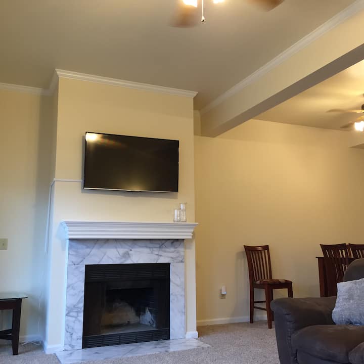 Large Townhouse 3 Miles To Downtown Cincinnati! - Covington, KY