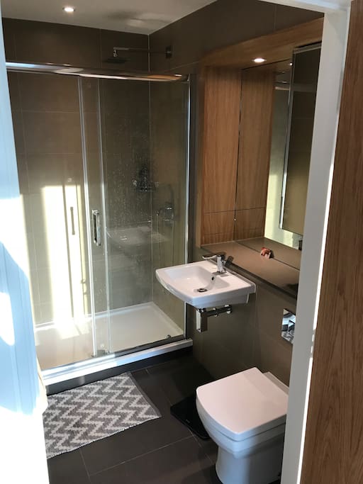 This is the en-suite bathroom