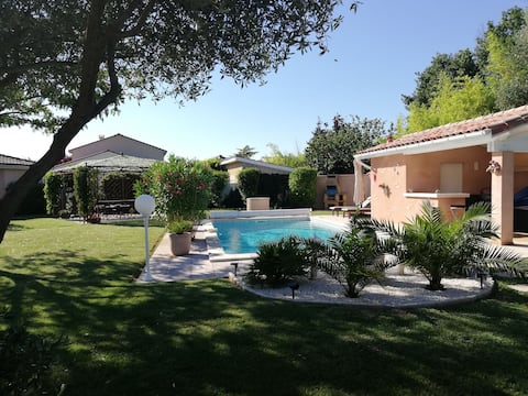Nice 4* private 2 bedroom, Pool, (jacuzzi option €50/24h)