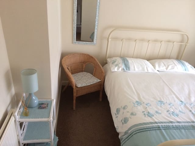 Pleasant room in quiet location