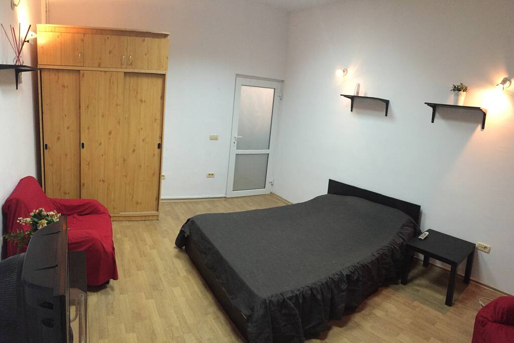 Big bed can accommodate 2 person.