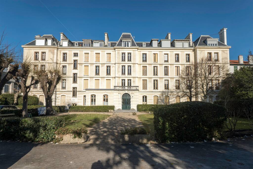 Palais Thermal Vue Batiment