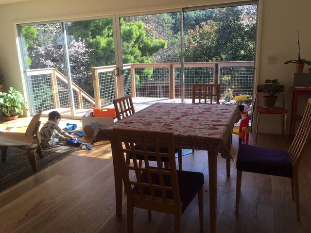 Knoll Avenue Modern gallery image 3