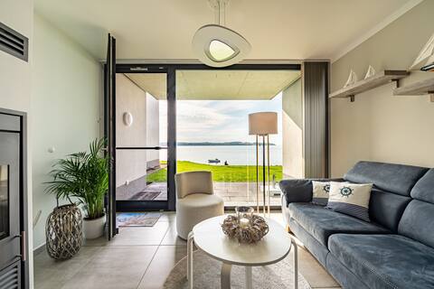 Cozy apartment with fantastic sea views