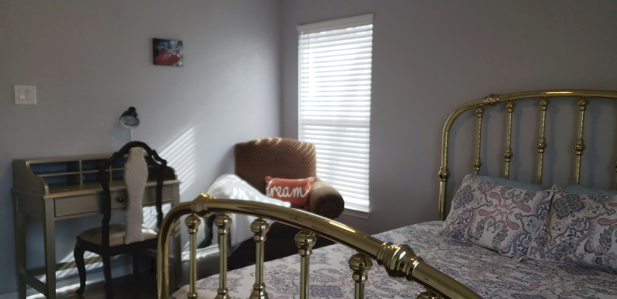 Je, unahitaji kufanya kazi kidogo katika chumba chenye starehe?