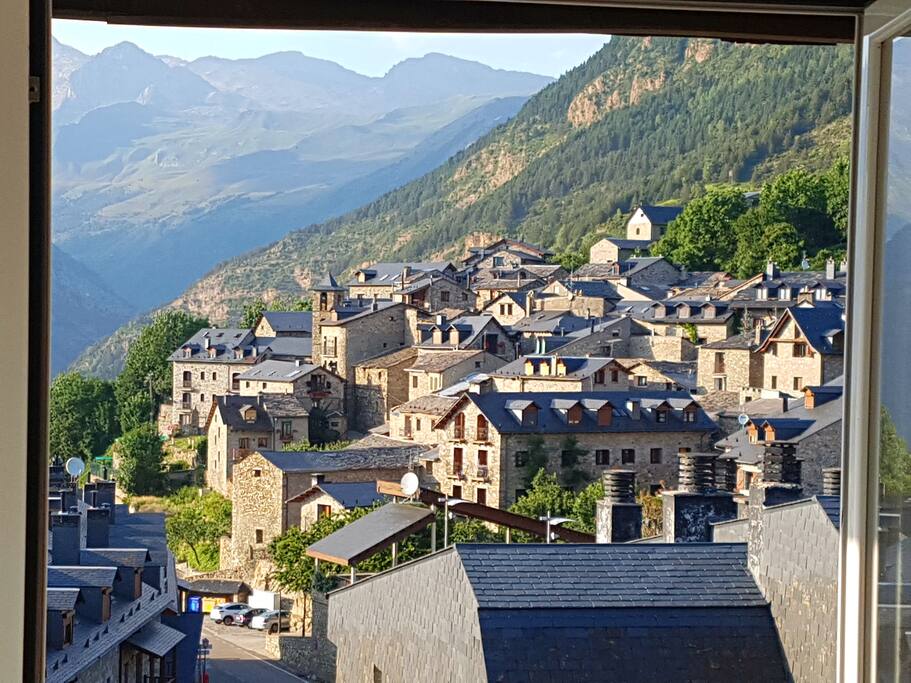 Vistas desde el Salón al Pueblo.
