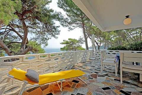 Seafront 2BD apt, Valdarke, Losinj