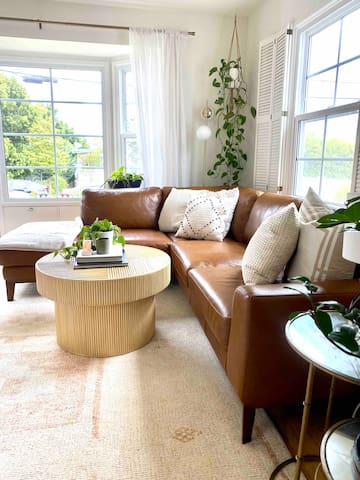 Charming Home: 2BR House, Sunny Backyard & Office