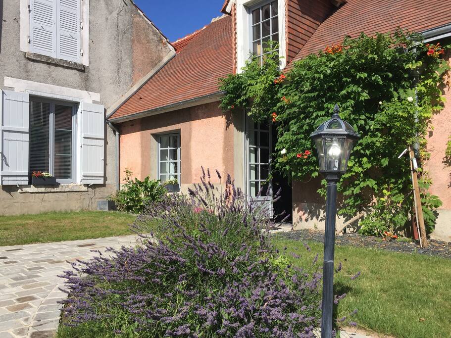 Attenante à notre maison