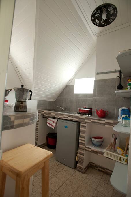 cuisine avec tout le nécessaire frigo gaz exetera