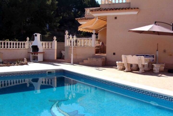 casa de verano con piscina privada