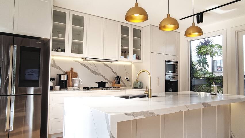 Luxury Modern 4BR/3.5B/Sauna/Gym/Courtyard/15m CBD gallery image 2