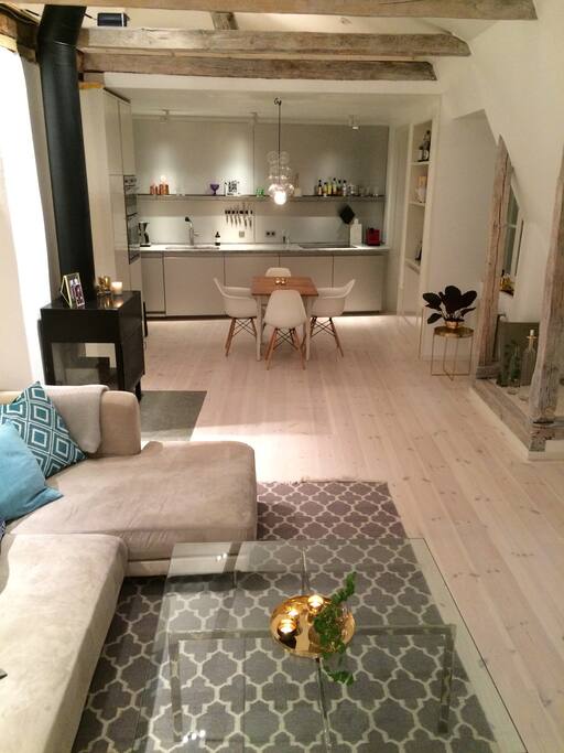 Living room and kitchen. For 5 guests, on can sleep on the sofa (very comfortable, over 200 cm long) or in the small bedroom on the loft