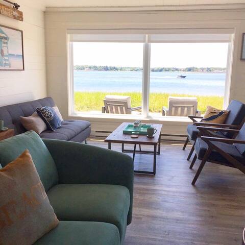 River Beachfront Cottage gallery image 4