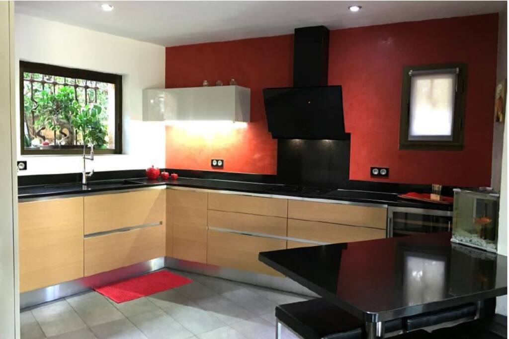 Fully fitted kitchen