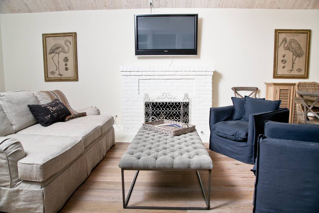 Spacious Living Area with sofa that pulls out with a Queen size mattress