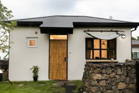 평대리愛[제주나봄]커플독채 -나동 2인정원..평대해수욕장 걸어서 2분거리