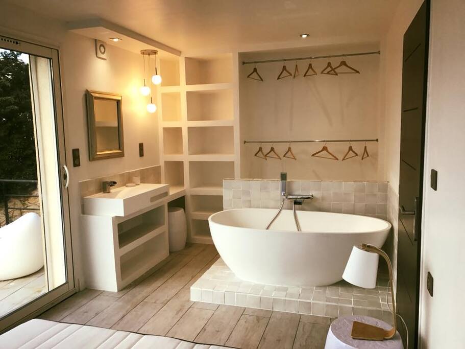 NOUVEAU Suite parentale avec dressing et salle de bain vue mer et Cap Canaille