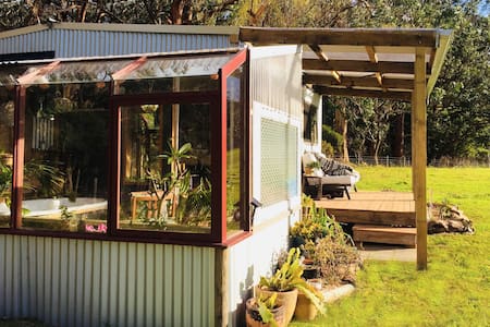Welcome-Swallow Hideaway, Eco-friendly Tiny Home
