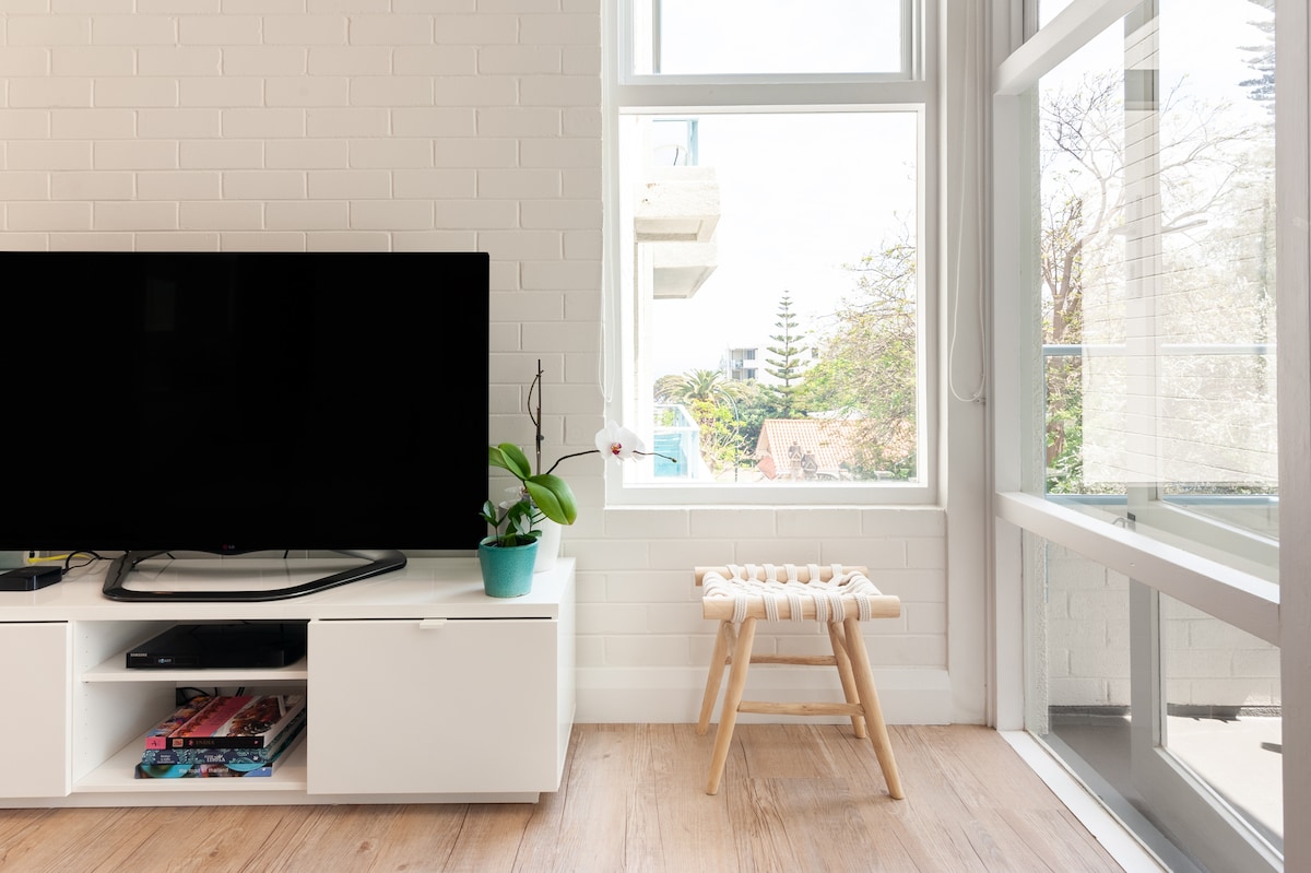 Successful Airbnb property: Stylish Cottesloe Apartment with Ocean View in Cottesloe