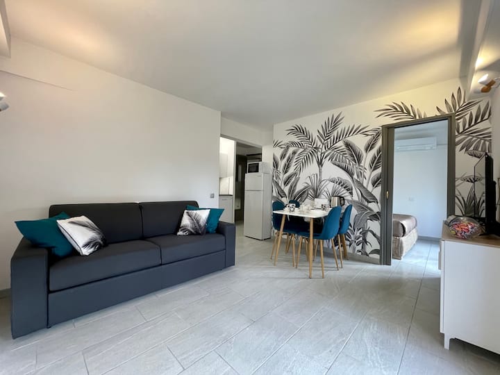 Le Beach 112 ★ Pieds Dans L'eau ★ Centre★clim★wifi - Le Lavandou