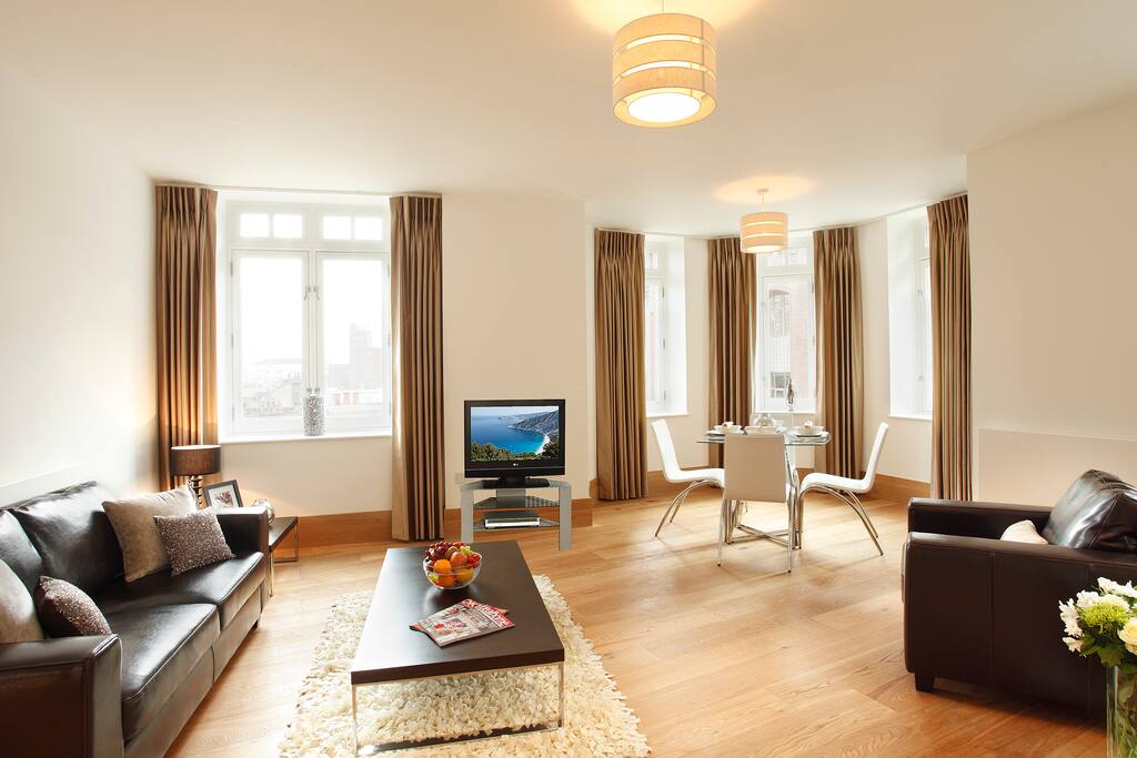 Comfortable Living-room with flat-screen TV and a work/dining table