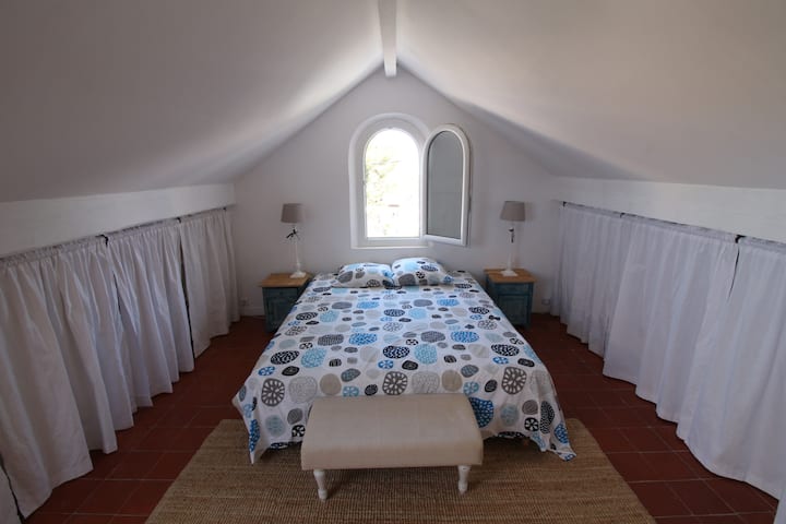 Habitación principal en un segundo piso