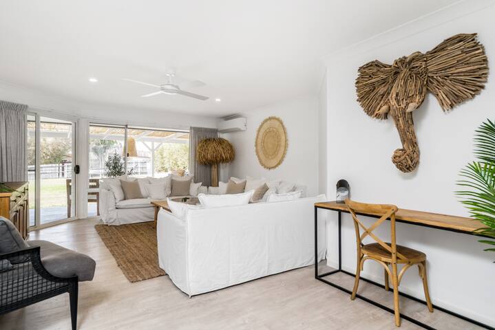 LA BELLA VITA – STROLL TO TOWN – * HOT SWIM SPA* gallery image 2