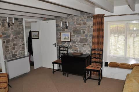 Top Airbnb: Wood Cottage, Amroth SA67 8NL in Crunwere, Amroth