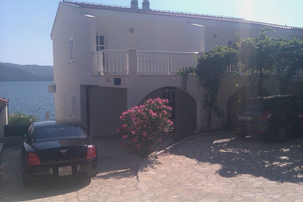 Apartments Repic*** - Garden View