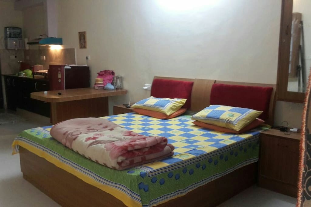 1 bed and 1 sofa cum bed with room so sleep max 4 and privacy of 2