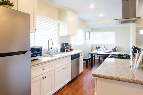 4 bedroom home Only 1.5 miles to Disney-Convention
