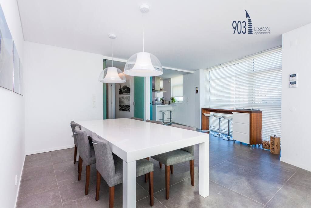 Dinning or meeting room with a table for 6