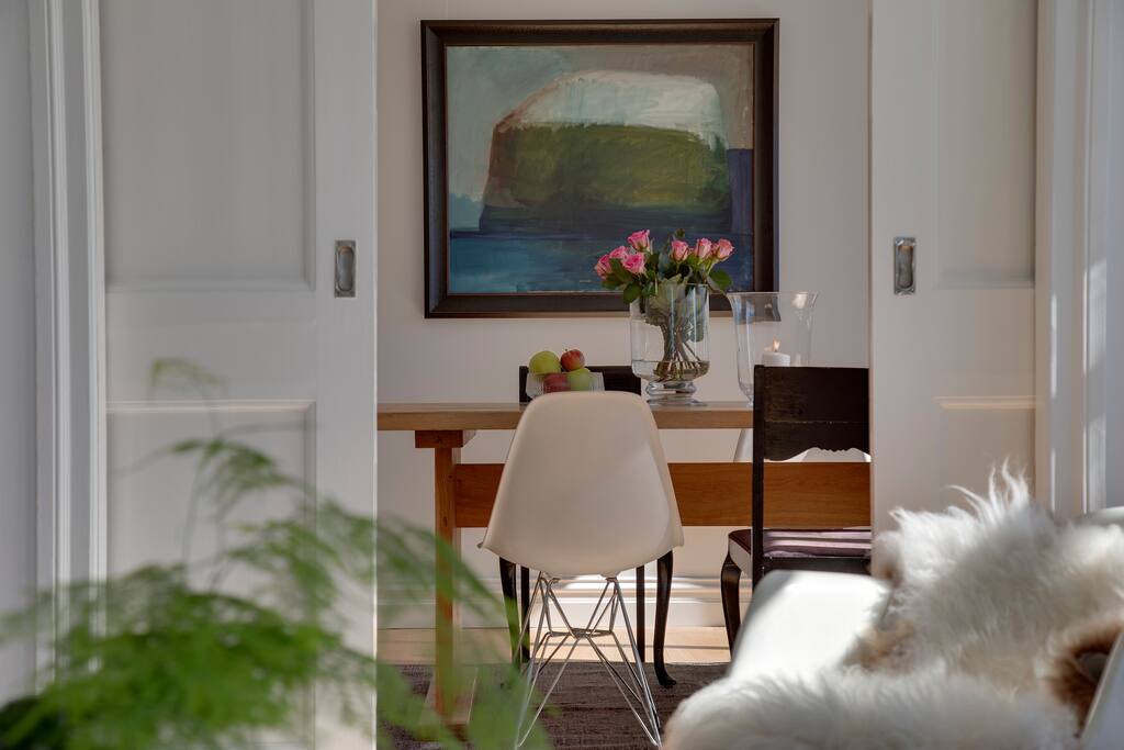 Living room, dining table.