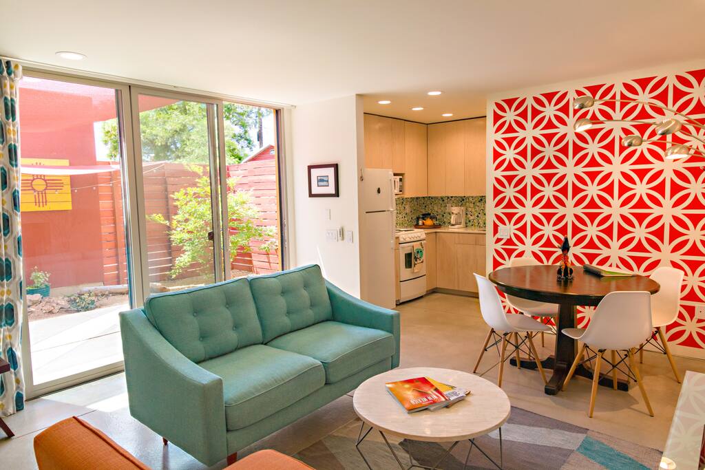 Mid-Century Modern style guesthouse with private, enclosed patio