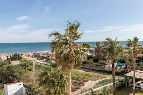 Anuncio de Airbnb popular: Valencia -Perello Apartment on the beach. en Pobles Del Sud