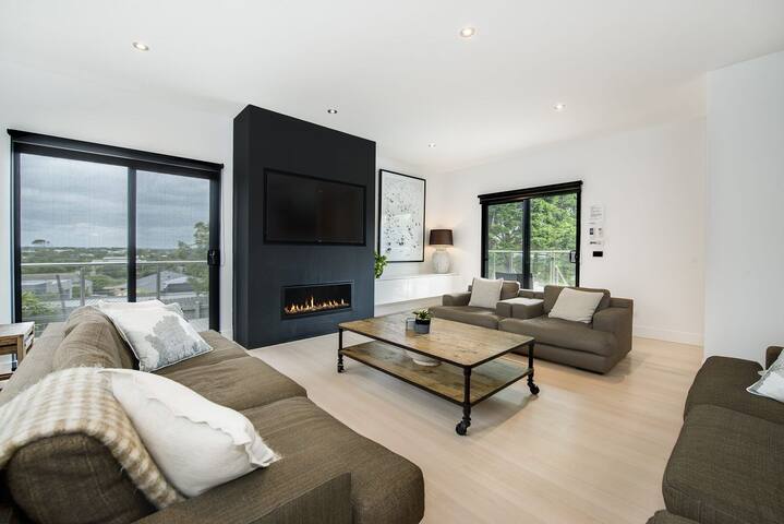 Corfu Sorrento – *Hurry! Book Now! Linen Included! gallery image 2