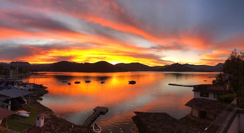 House in San Gaspar with a lake view! A treasure!!