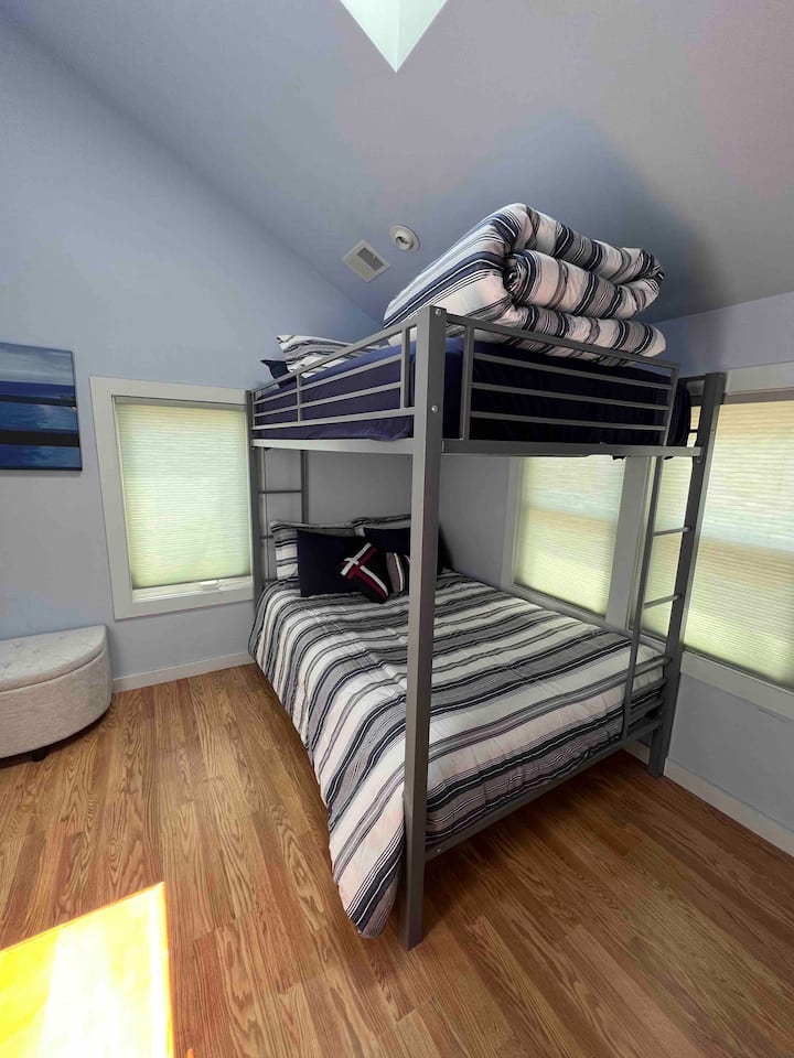 Kitanda maradufu cha ghorofa mbili 