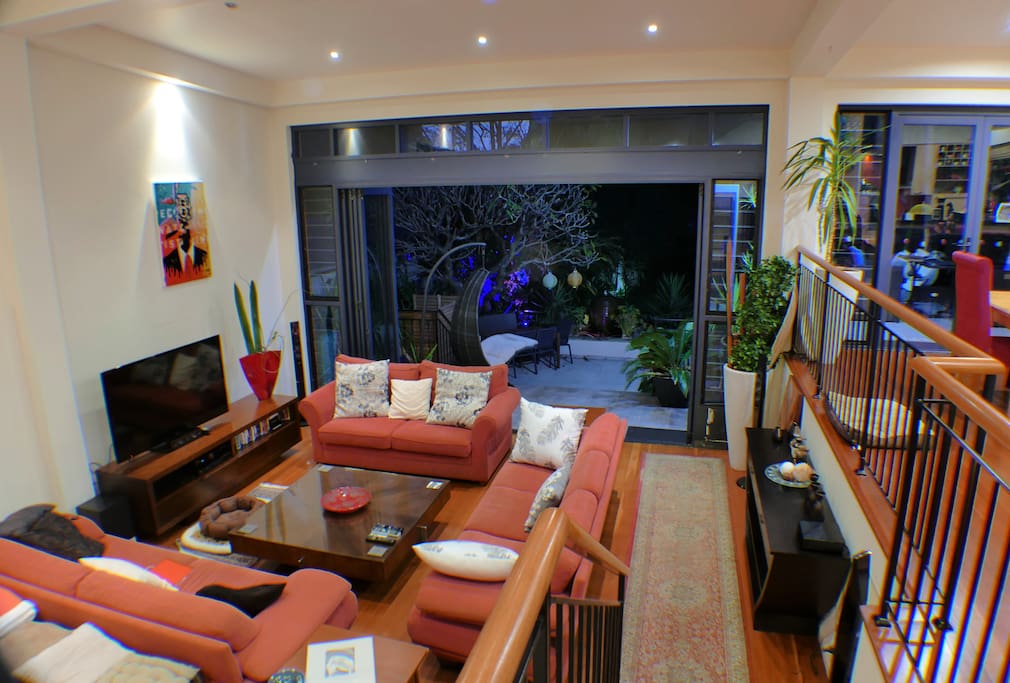 Living Room extending into outdoor garden