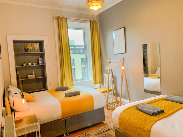 King Central Room w/ Extras ★ 2750+ Reviews - R22