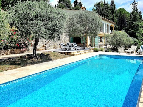 Provence villa with heated pool and amazing view