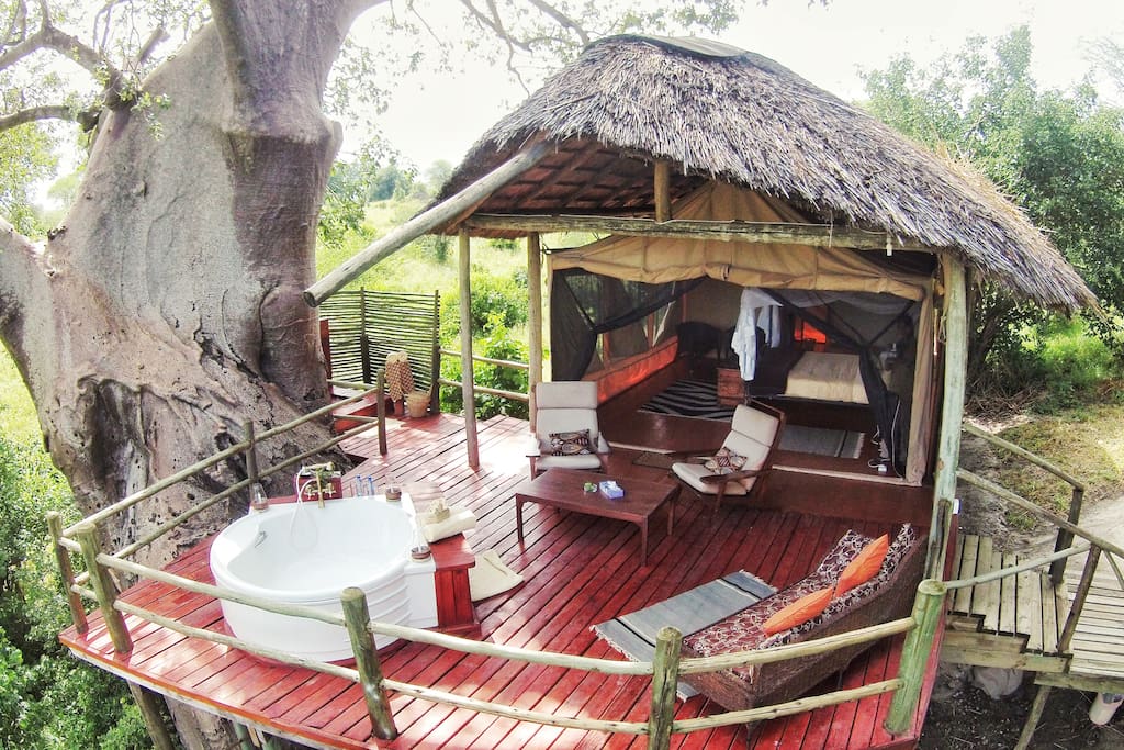Luxury Couples Suite with a view of Tarangire River