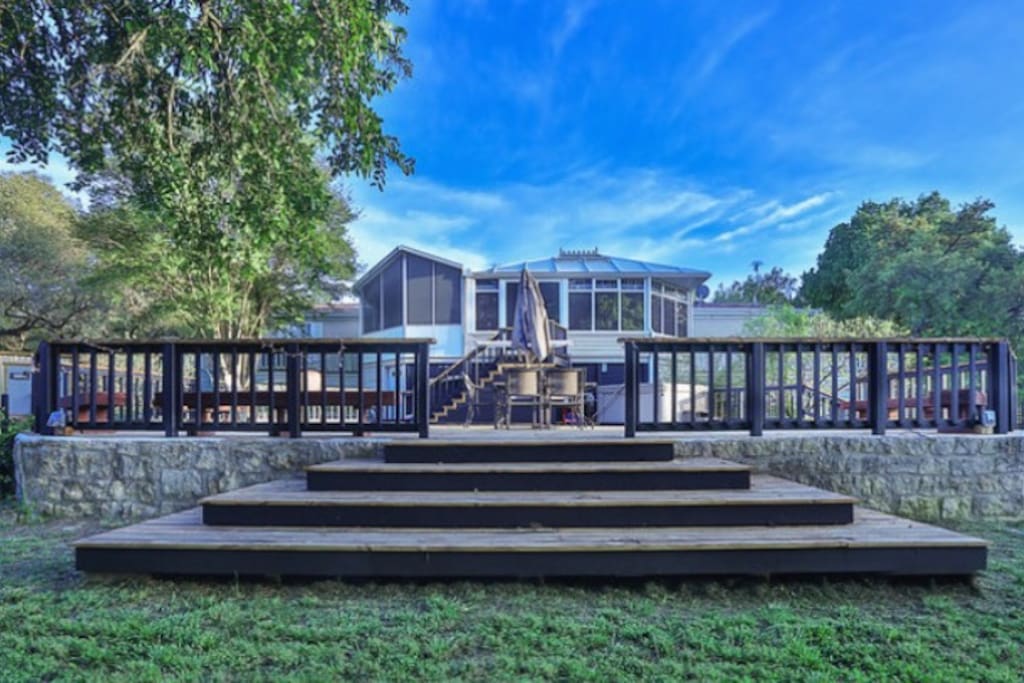 Expansive back deck