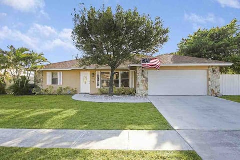 Home in Lantana & Heated Salt Water Pool