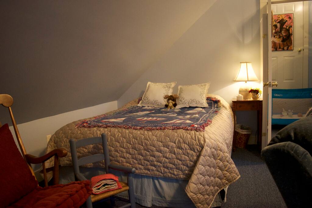 This photo shows the queen bed set up without the screen.