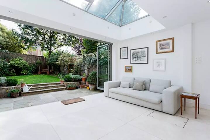 Fabulous house on gates of Battersea Park gallery image 4