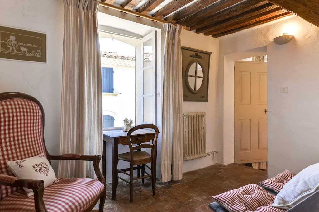 Petit salon inclu dans la suite Verdale