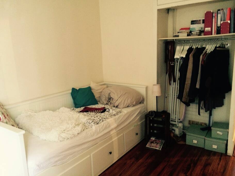 Single Bed transforming within seconds to a comfy double bed!