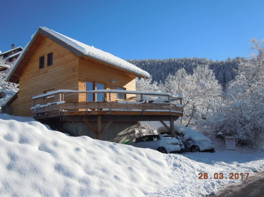 le chalet sous la neige
